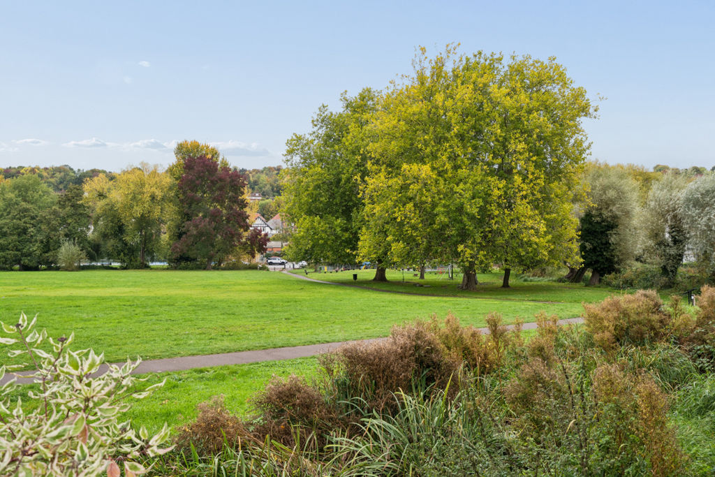 Wye Gardens Fryers Lane